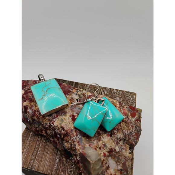 Turquoise Pendant and Earring set in Sterling Silver - Picture 3 of 4